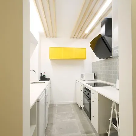 City Retreat With Terrace شقة